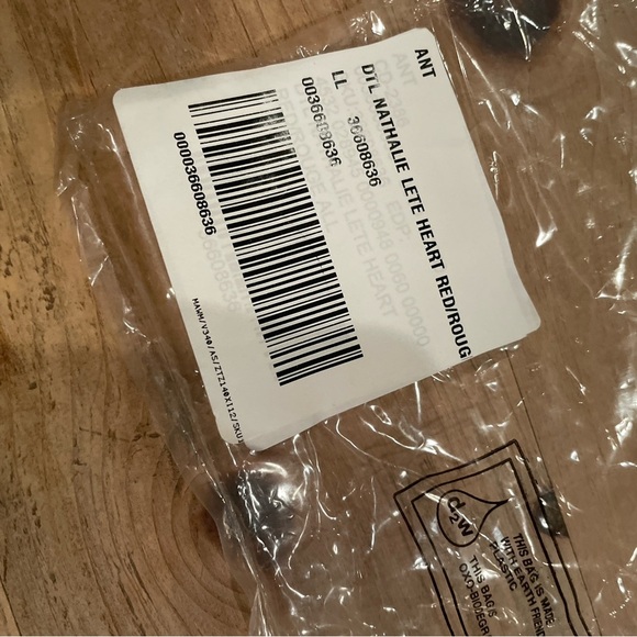 NWT Set of 2 Nathalie Lete Anthropologie Gold Heart Red Rouge Kitchen Tea towels - Picture 3 of 6